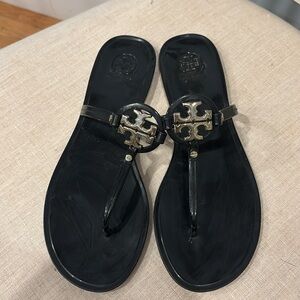 🖤💛Tory Burch mini miller flat thong sandals